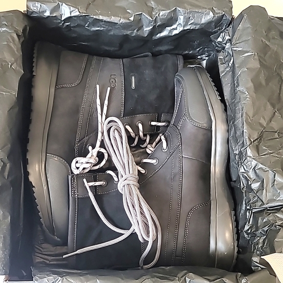 UGG ELIASSON BLACK WATERPROOF LEATHER WINTER BOOTS, MEN US 11 - Picture 10 of 10